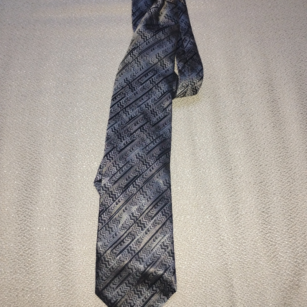 Elegant Gray Patterned Men's Tie